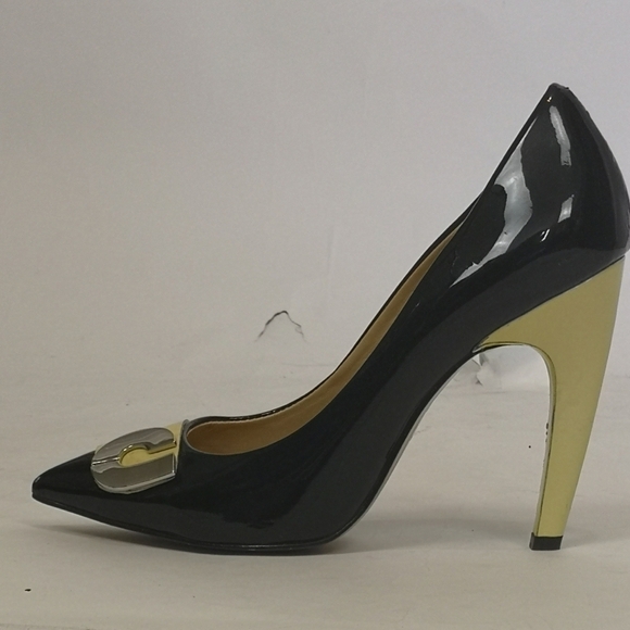 TheStyleMinr Collection | 70s Vintage Black/White Stiletto Pumps w/Silver Buckle - Picture 1 of 6